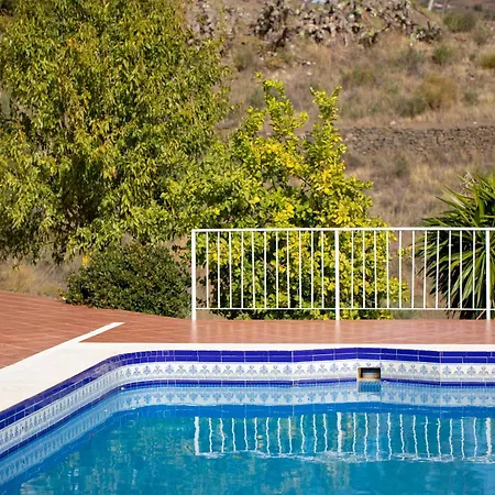 Modernes Wohnen Im Laendlichen Andalusien *
